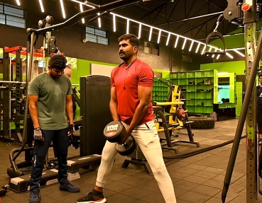 Leg Dumbbell Workout at FitnessZone