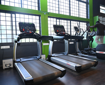 High-Tech Treadmill for Cardio Workouts – FitnessZone